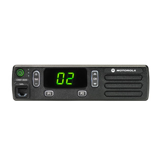 Motorola MOTOTRBO™ DM1400 VHF analog - čelní pohled