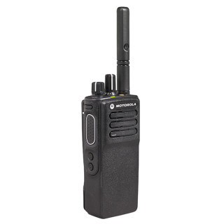 Motorola MOTOTRBO™ DP4400e VHF MDH56JDC9VA1AN v provedení s krátkou anténou