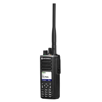 Motorola DP4800 VHF - digitální radiostanice, boční pohled