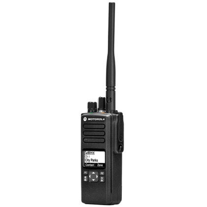 Motorola DP4400 VHF - digitální radiostanice - pohled z boku